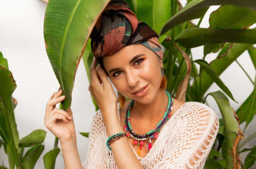Necklaces That Match the Neckline