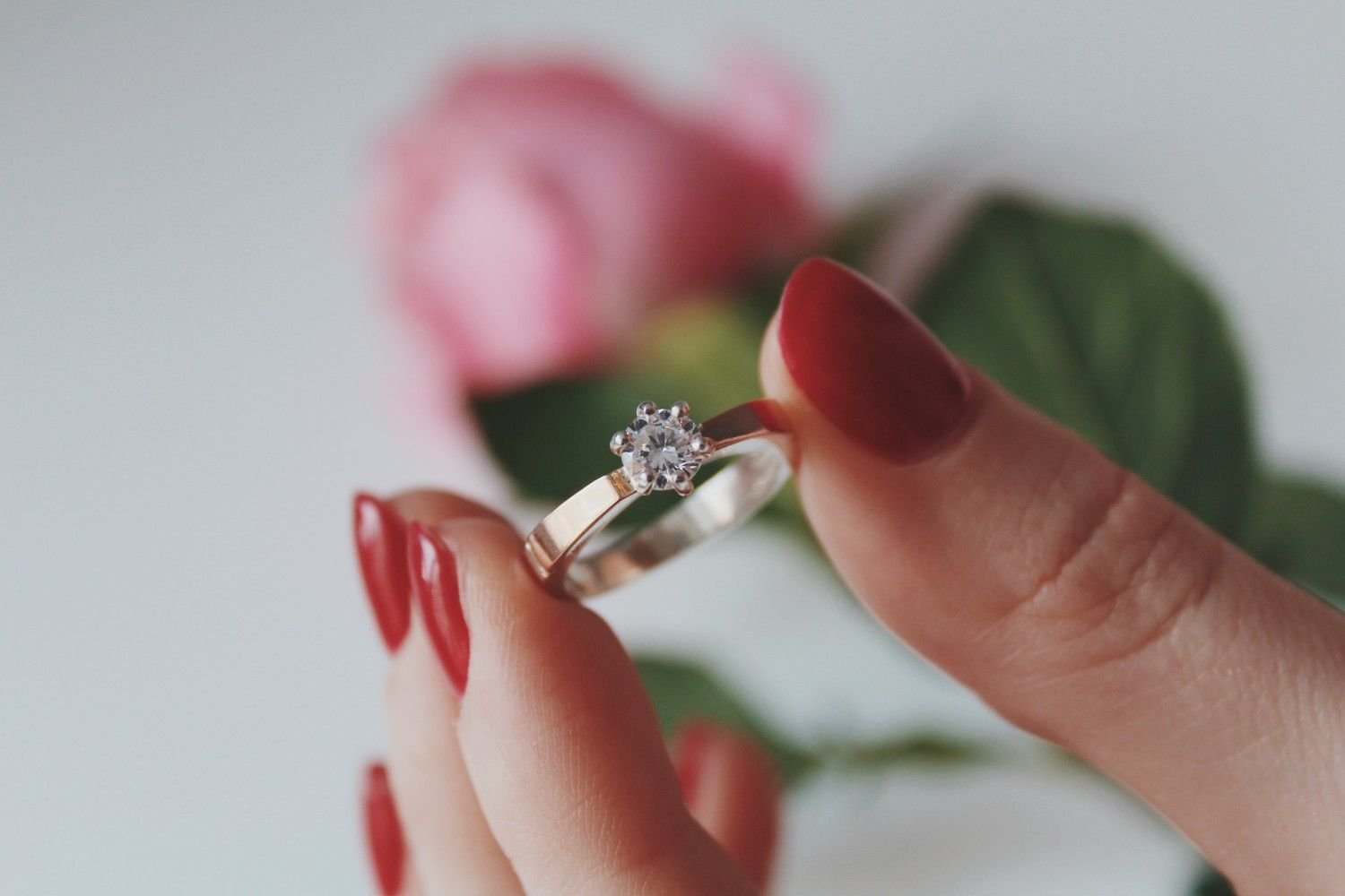 Best Metals for Moissanite Engagement Rings