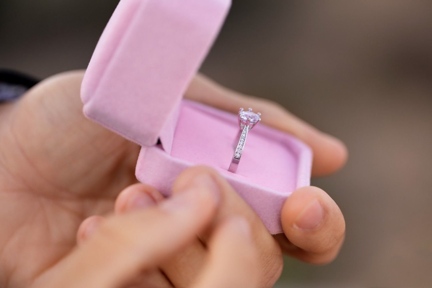 Why US Couples Are Choosing Lab Diamond Rings