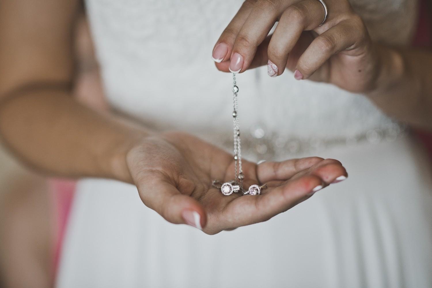 How to Keep Silver Jewelry From Tarnishing