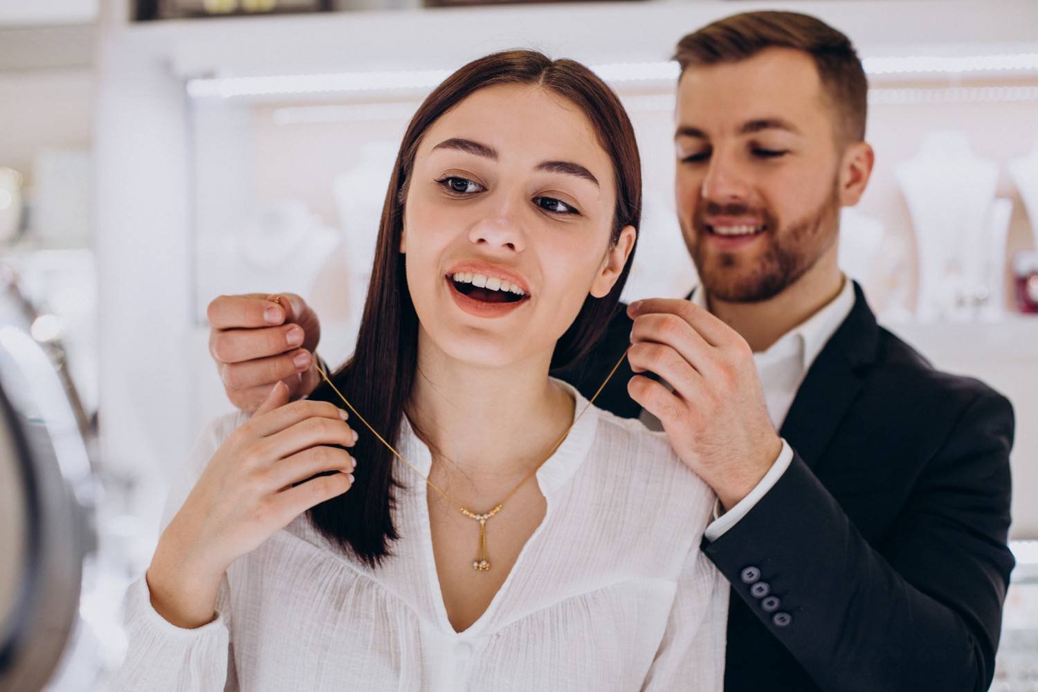 How to Choose Gold Jewelry That Looks Expensive